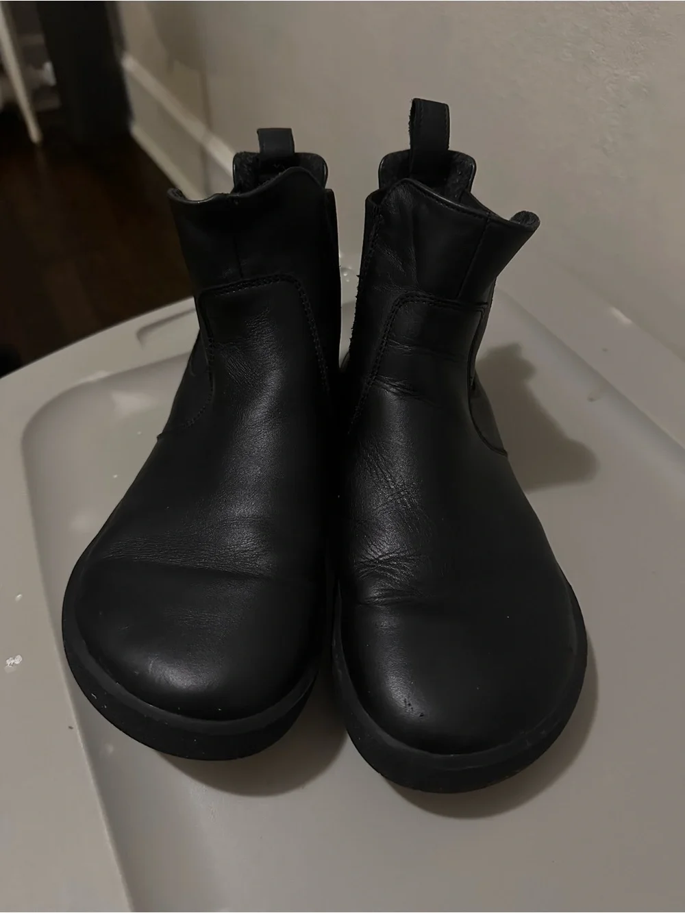 Women's barefoot Black Chelsea Winter Boots - Sleek Slip-On Comfort